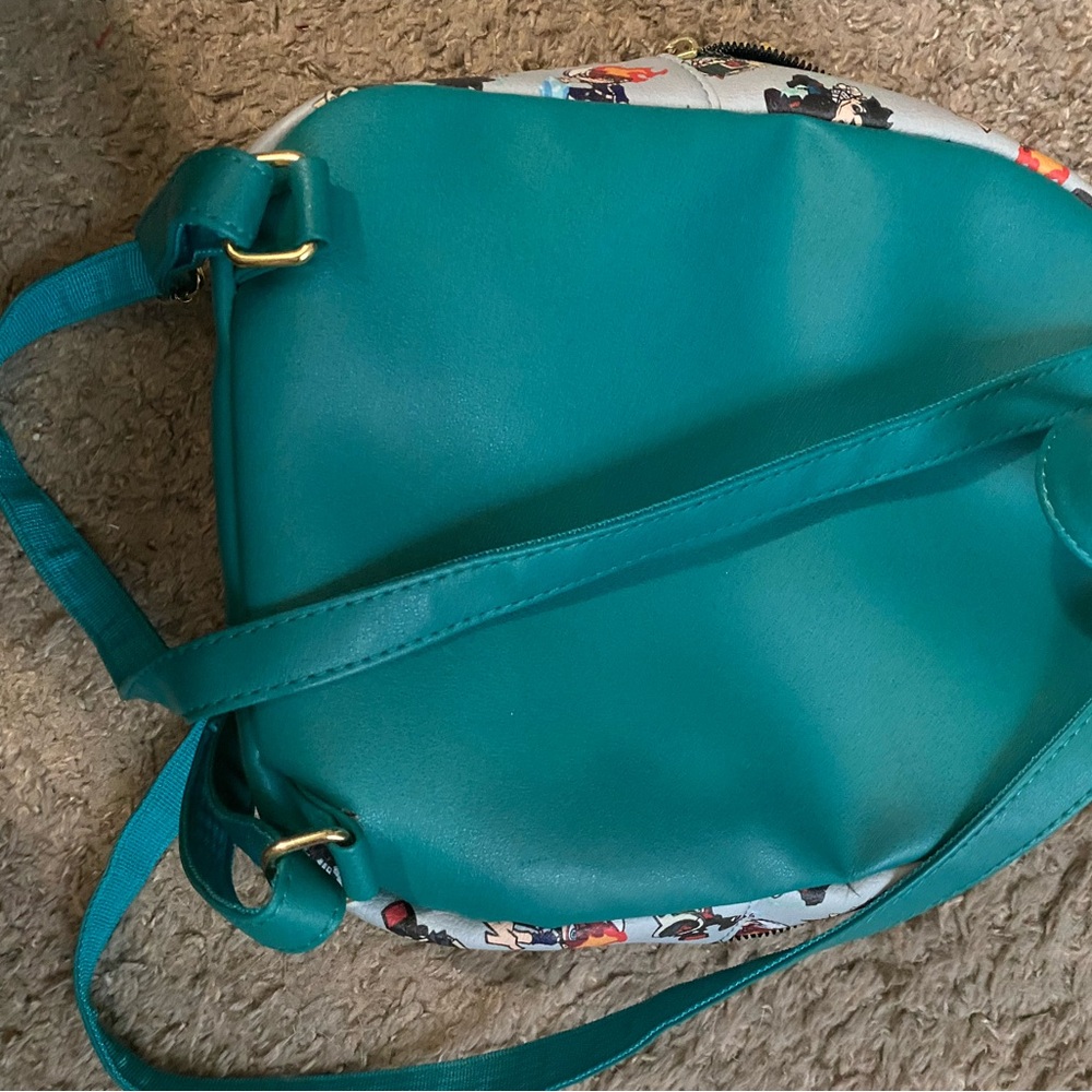 Backpack - Picture 3 of 4